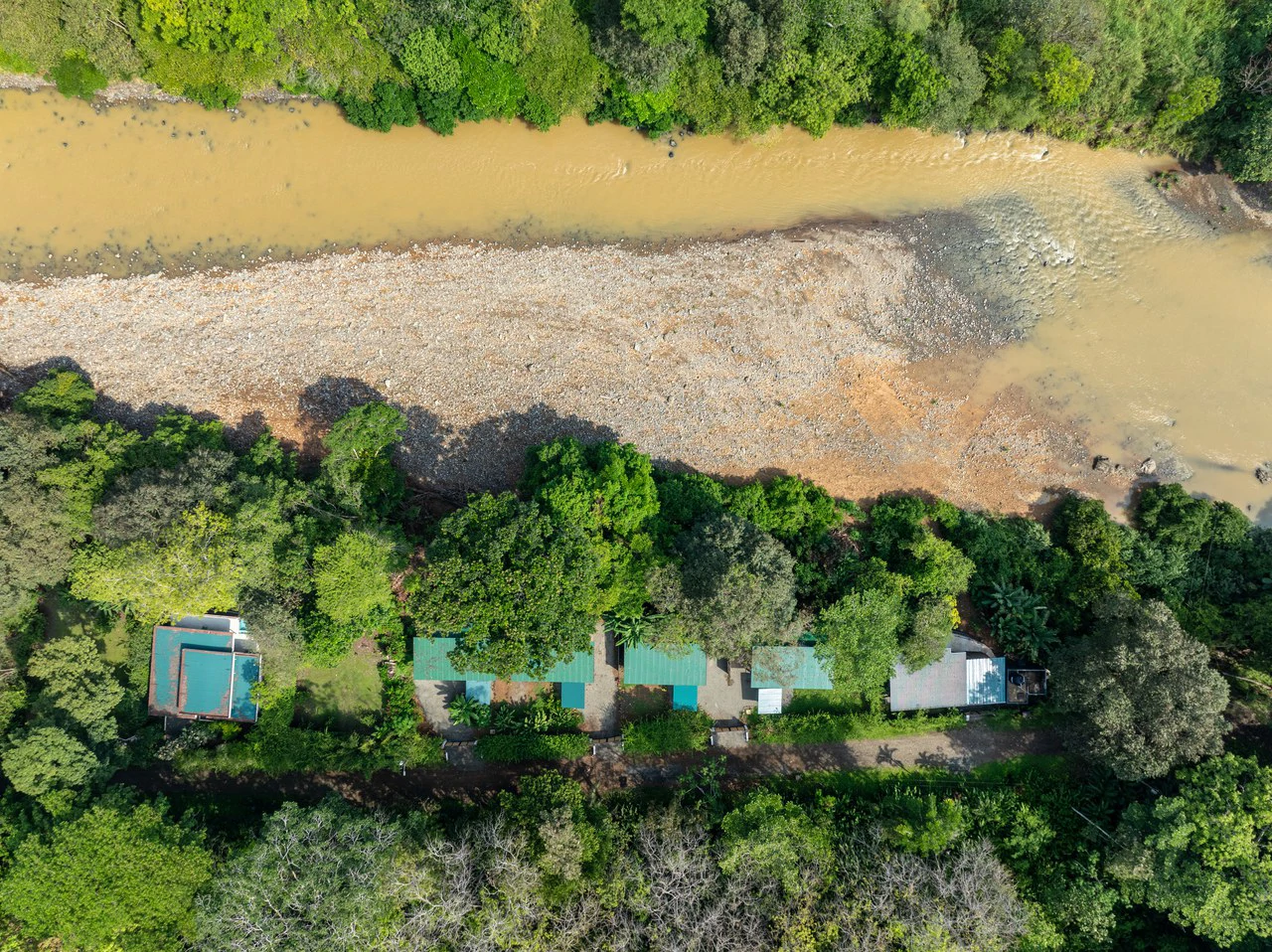 4 Unit Riverfront Micro Resort Minutes to Beach - Gallery image 2
