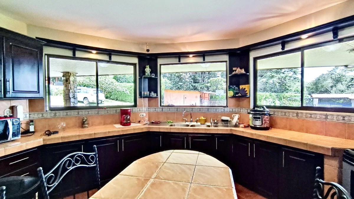 Property for sale with the 3 houses in San Rafael - Gallery image 10