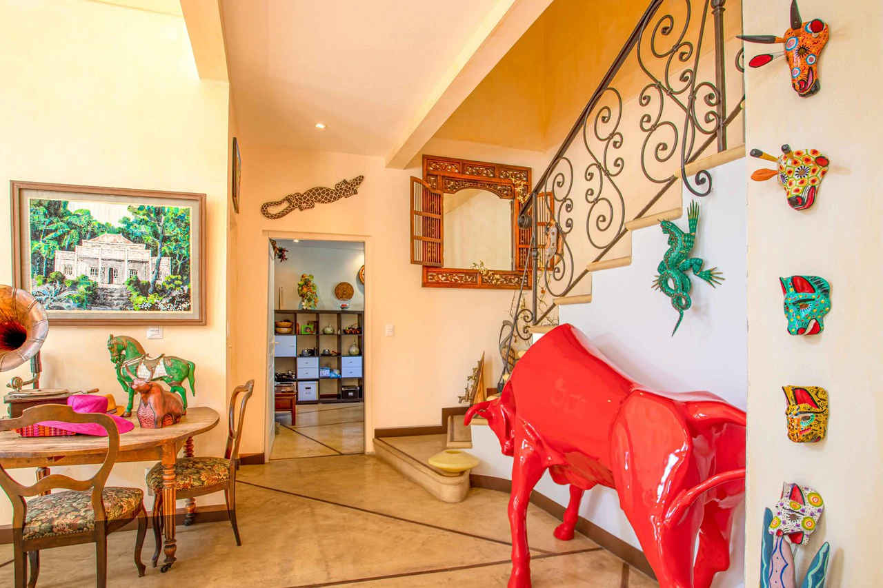 LUXURY PROPERTY HOUSE AND 5 APARTMENT SANTA ANA: Incredible property to live or invest. Ideal for single space. . This beautiful property measures 4857 m2 of lot with a street front of 23m2 and 432 m2 - Gallery image 22