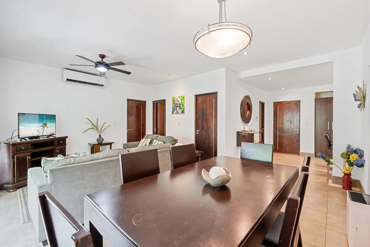 Casa Blanca 4: Stunning Condo with Quality Finishes, Terrace & Resort-Style Amenities - Gallery image 4