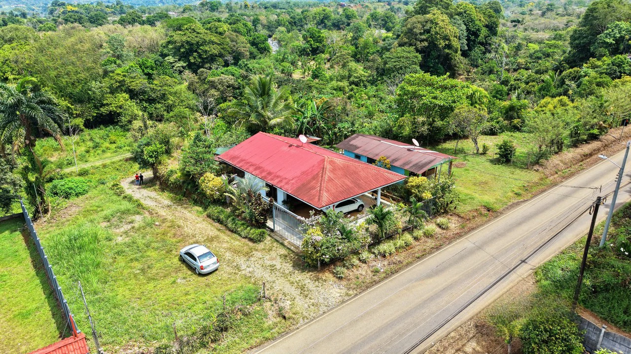 Countryside House For Sale in Cajón