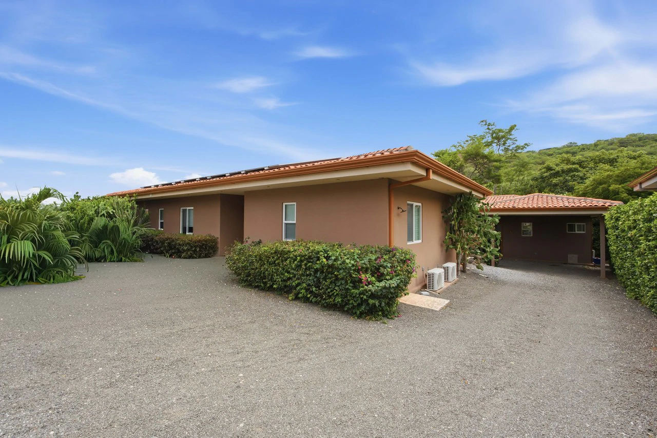 Casa Oasis: 3BR Main Residence + 2BR Guest House with Pool in Mar Vista, Playa Flamingo - Gallery image 30