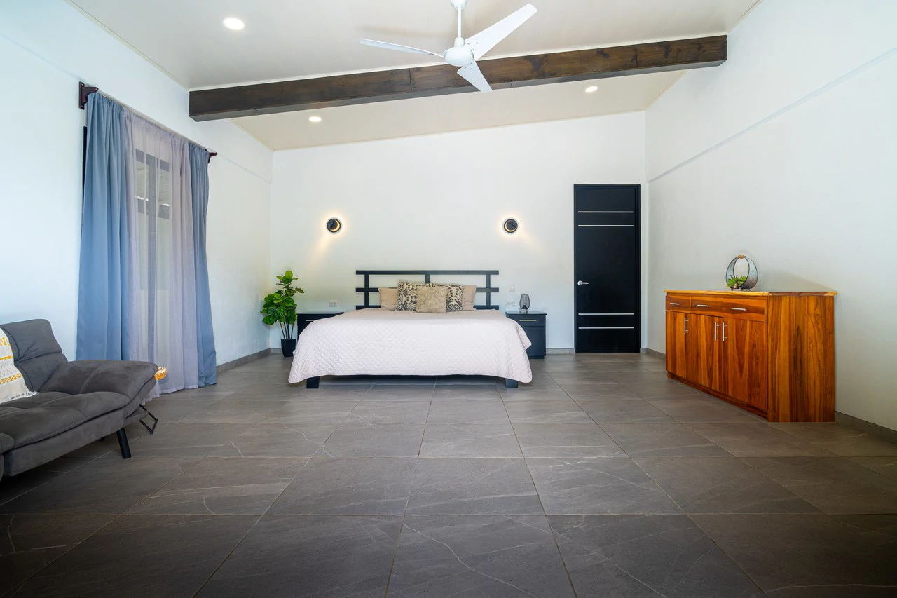 Modern 3 Bedroom Home - Walking distance to it all! - Gallery image 27