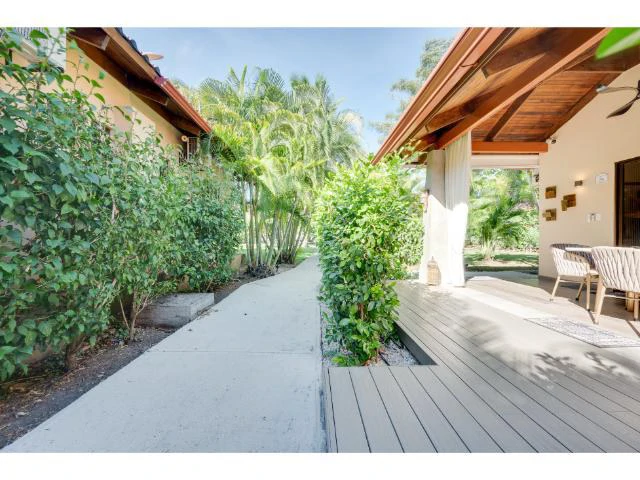 Luxury double Condos for Sale in Playa Potrero, 800 mts away from Penca Beach, with a wonderful common swimming pool and jacuzzi in tropical garden - Gallery image 23