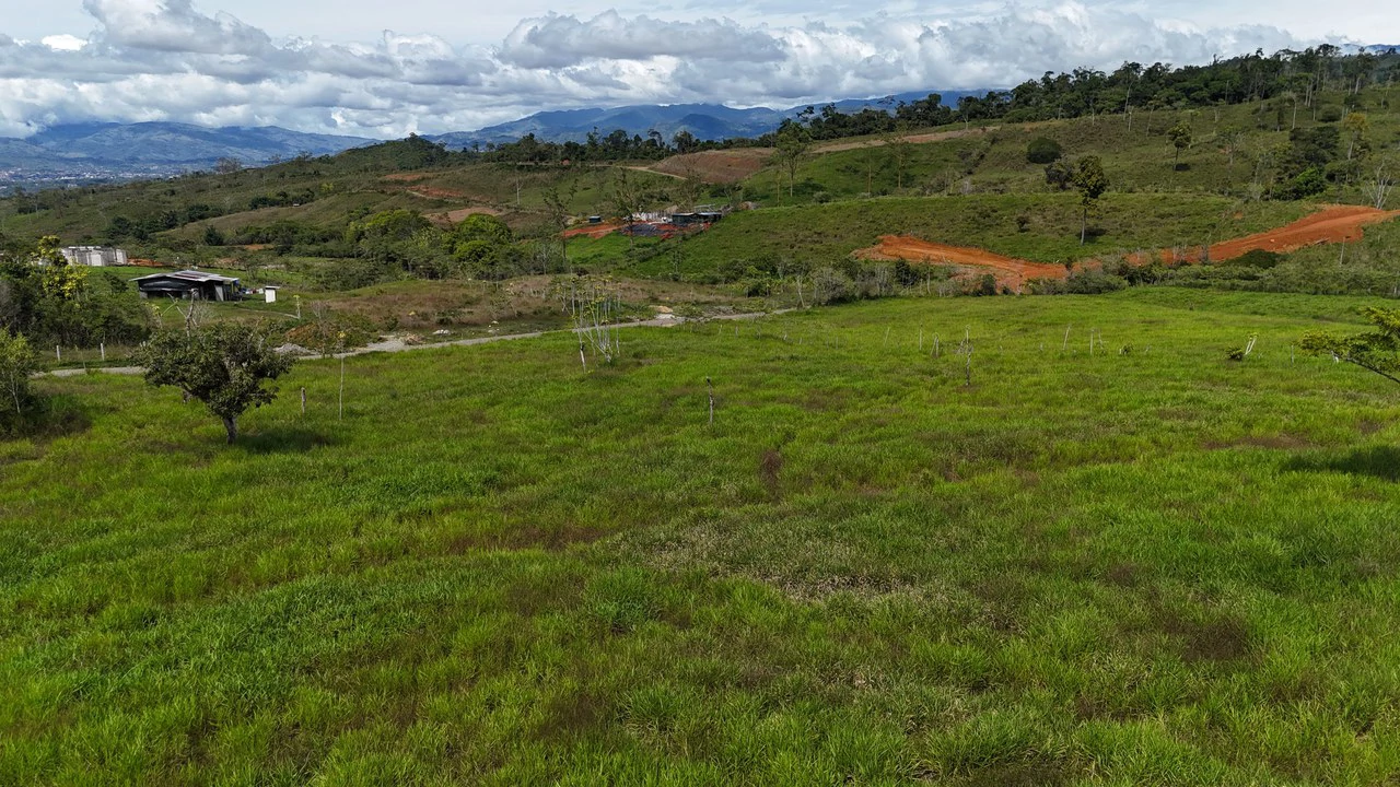 Countryside Home Construction Site For Sale in Santa Elena - Gallery image 6
