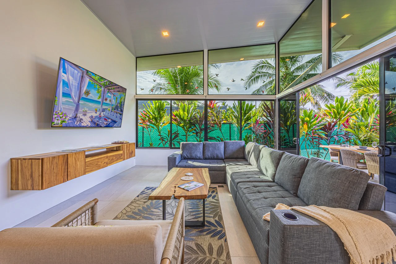 Elegant Tropical Home | 5 Minutes from Marino National Park: Near the Coast House For Sale in Bahía Ballena - Gallery image 10