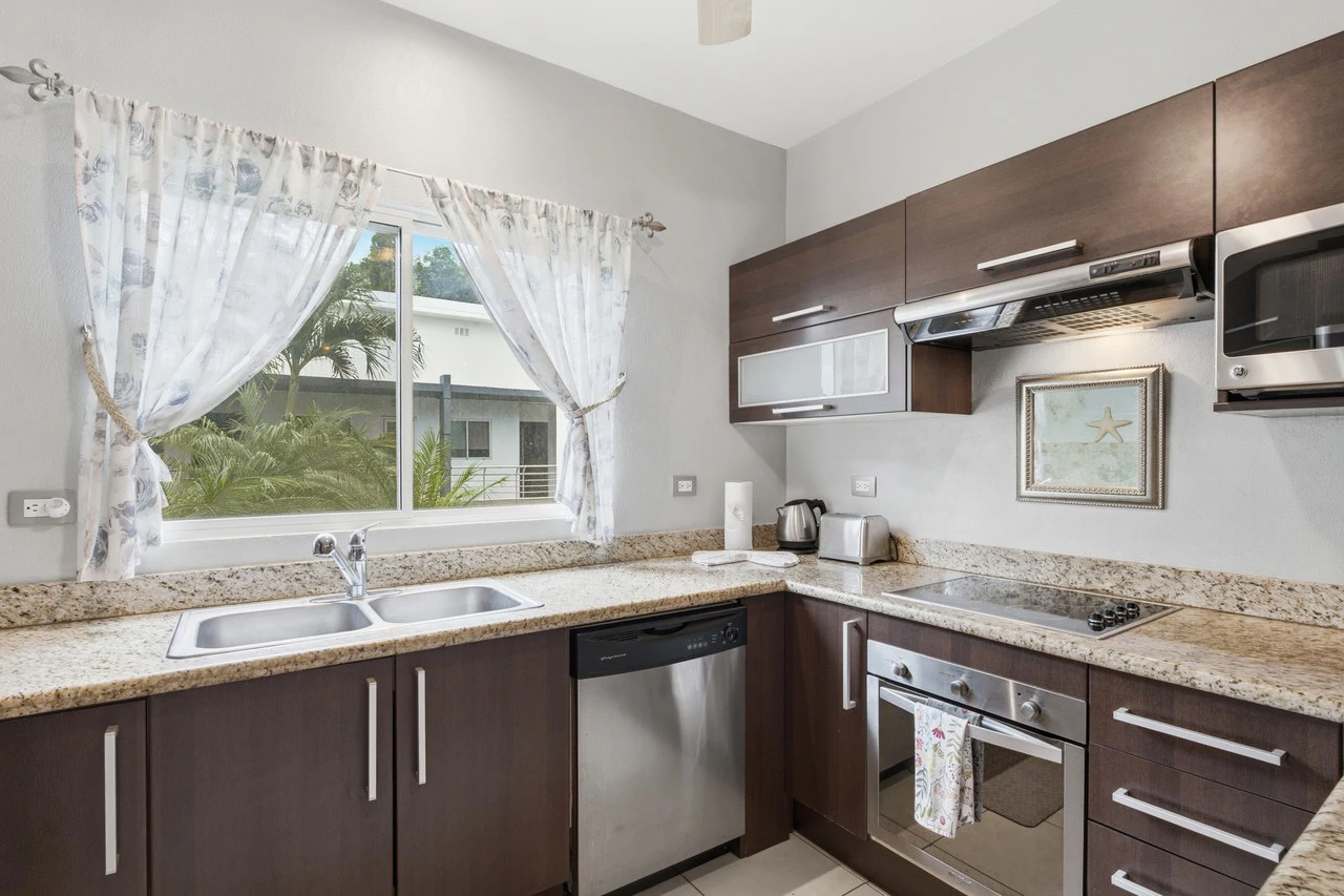 Casa Blanca #8: Spacious 3-Bedroom Condo in Surfside Estates Near Playa Potrero Beach - Gallery image 4
