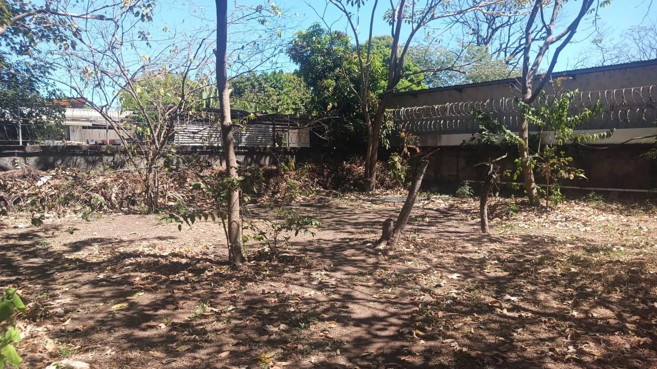 Prime Lot, very close to the beach for sale in the center of Playas del Coco - Gallery image 2