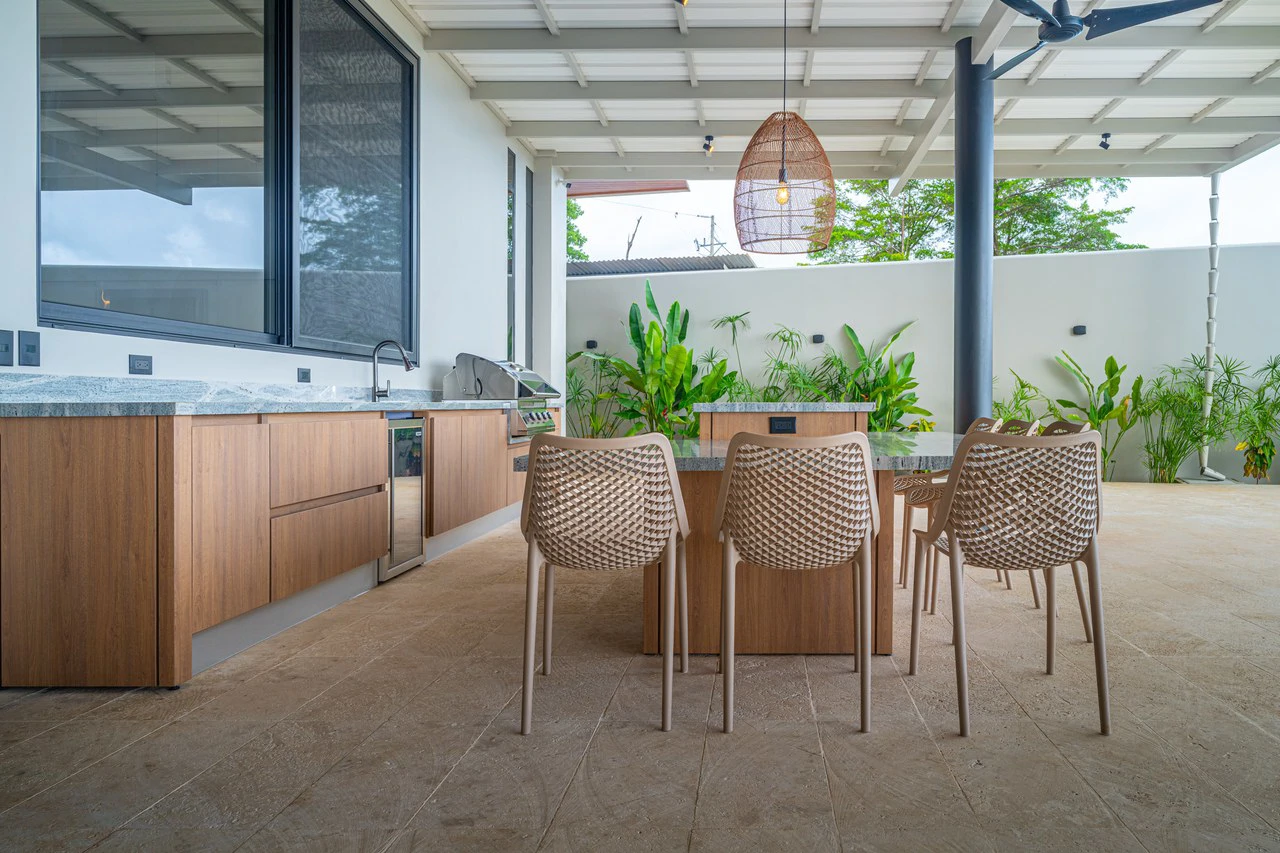Lion's Gate Sunset Estate - Gallery image 47