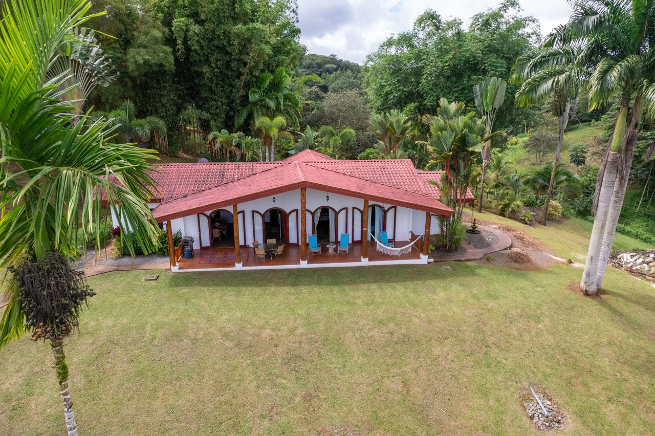 5 Bedroom Mountain Retreat Minutes from the Beach Platanillo Costa Rica - Gallery image 7