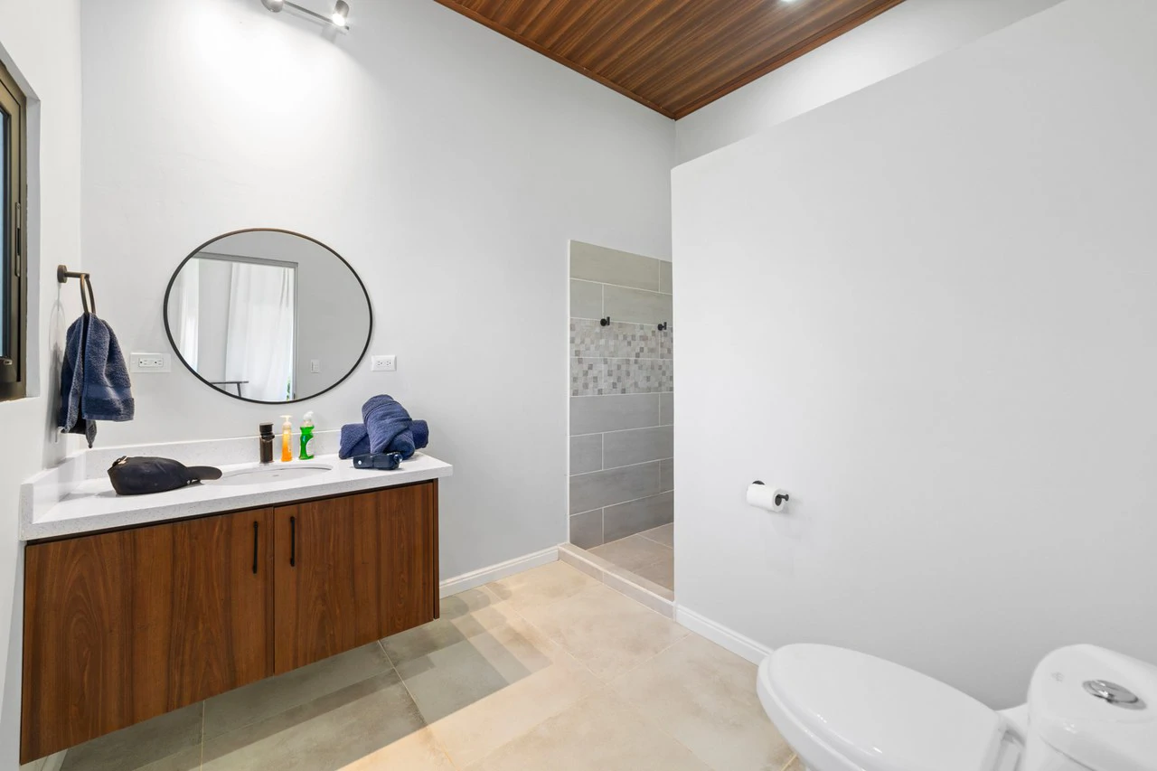 Casa Bella Vista: Brand New Hilltop Ocean View Home - Gallery image 28