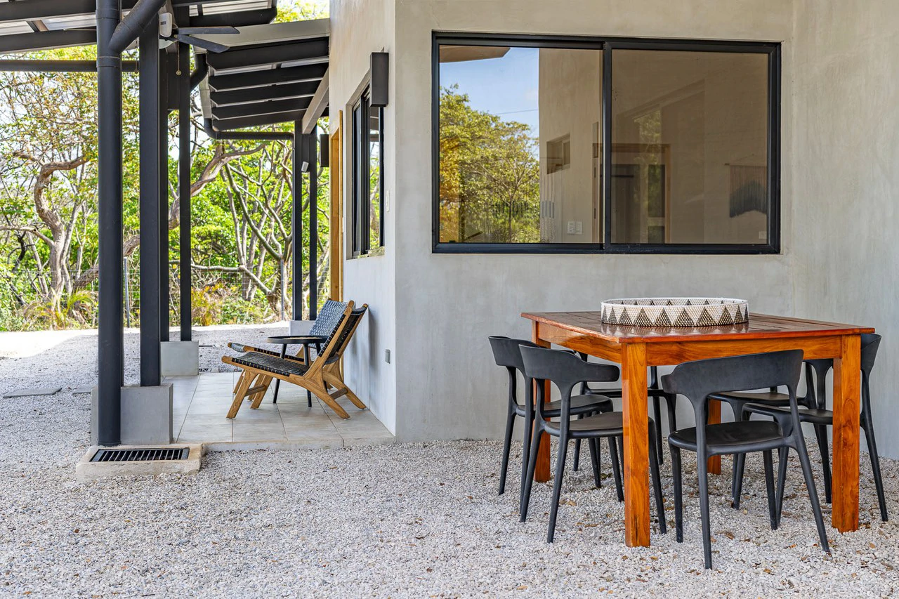 Casa Serena: Modern Villa with Pool and Guest House - Gallery image 22