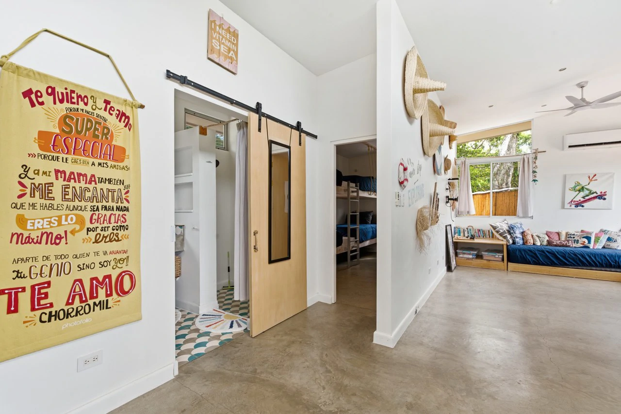 Surf Shack: Ocean-View Property with Home and Development Potential - photo 9