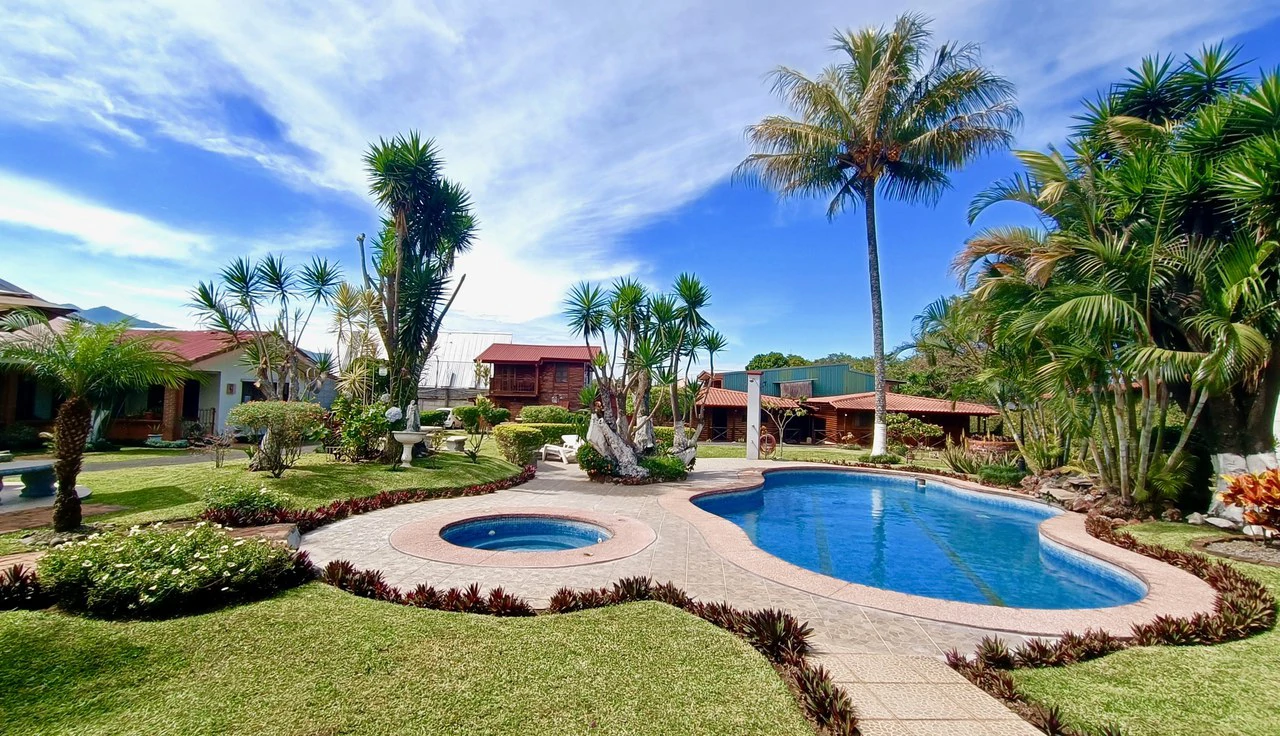 Beautiful investment property with cabins, house and apartments - Gallery image 46