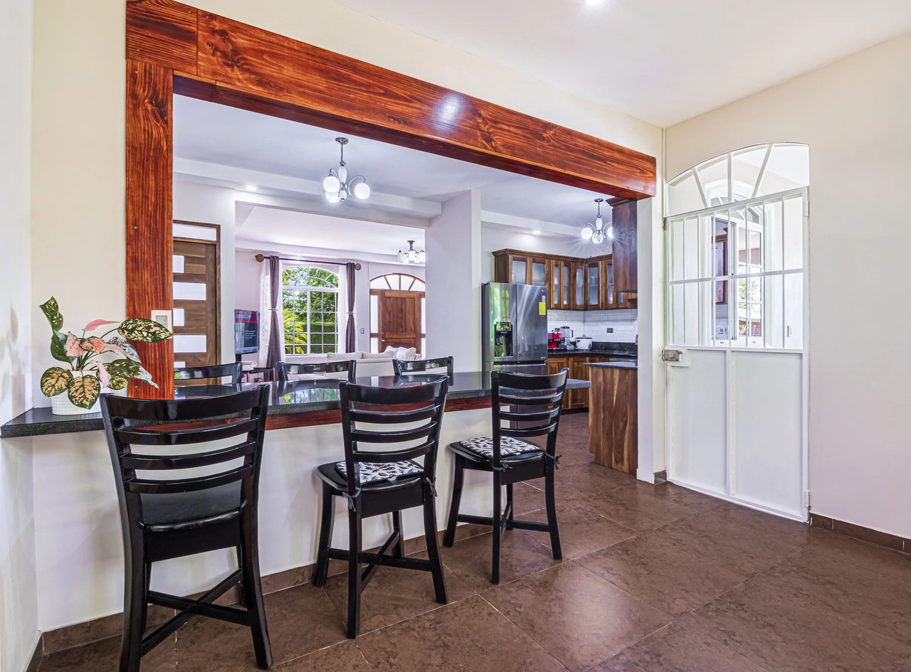 Exceptional 5-Bedroom Residence on Los Laureles Street – Prime Location & Versatile Layout - Gallery image 6
