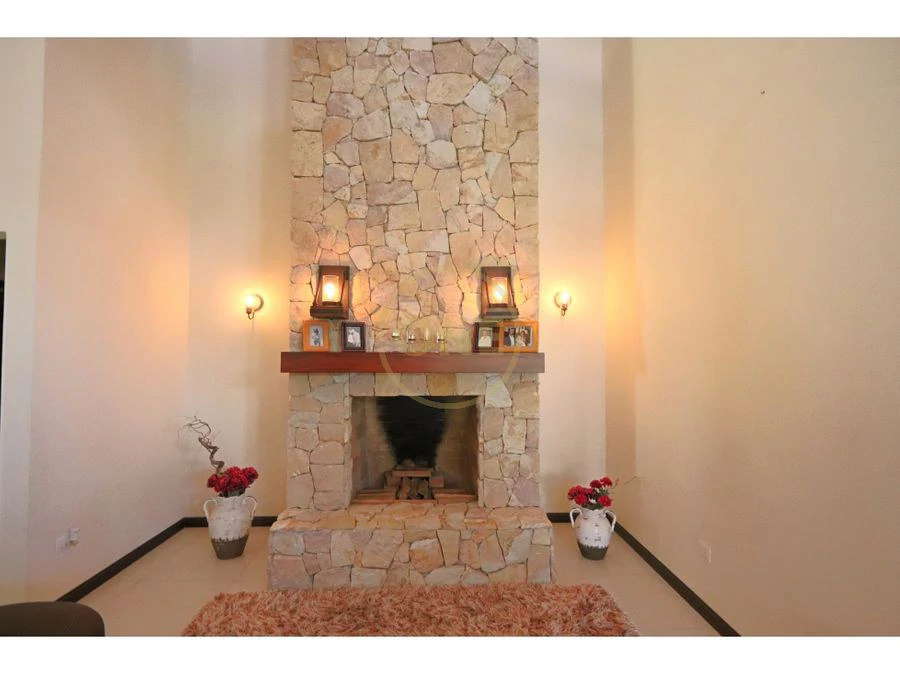 Sale or Rental of a House in San Rafael de Heredia: Spacious Residence in El Castillo, San Rafael de Heredia — Privacy, Fresh Mountain Climate, and Elevated Living - Gallery image 4