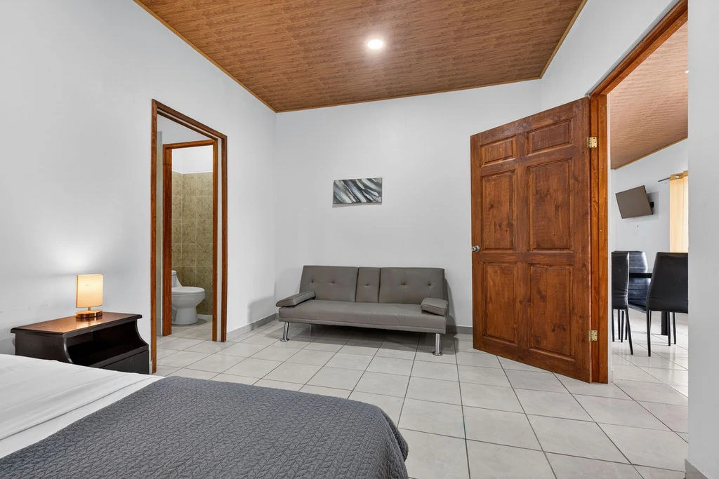 Villa Los Monos: High-Income 9-Unit Rental Property Near Playa Grande - Gallery image 37