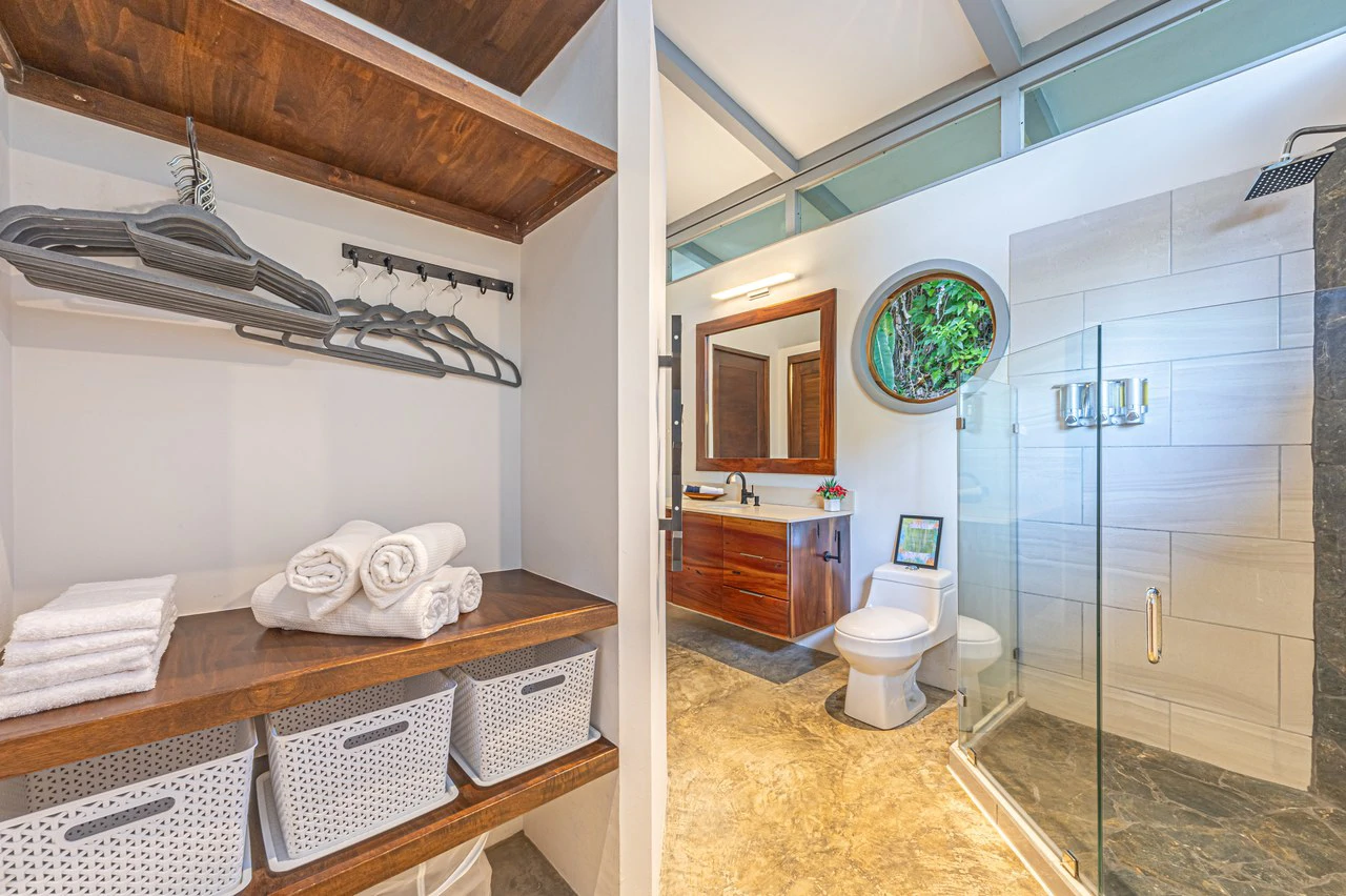 Uvita Ocean and Whale Tail View Modern Home on 3.64 Acres in Exclusive Enclave - Gallery image 13