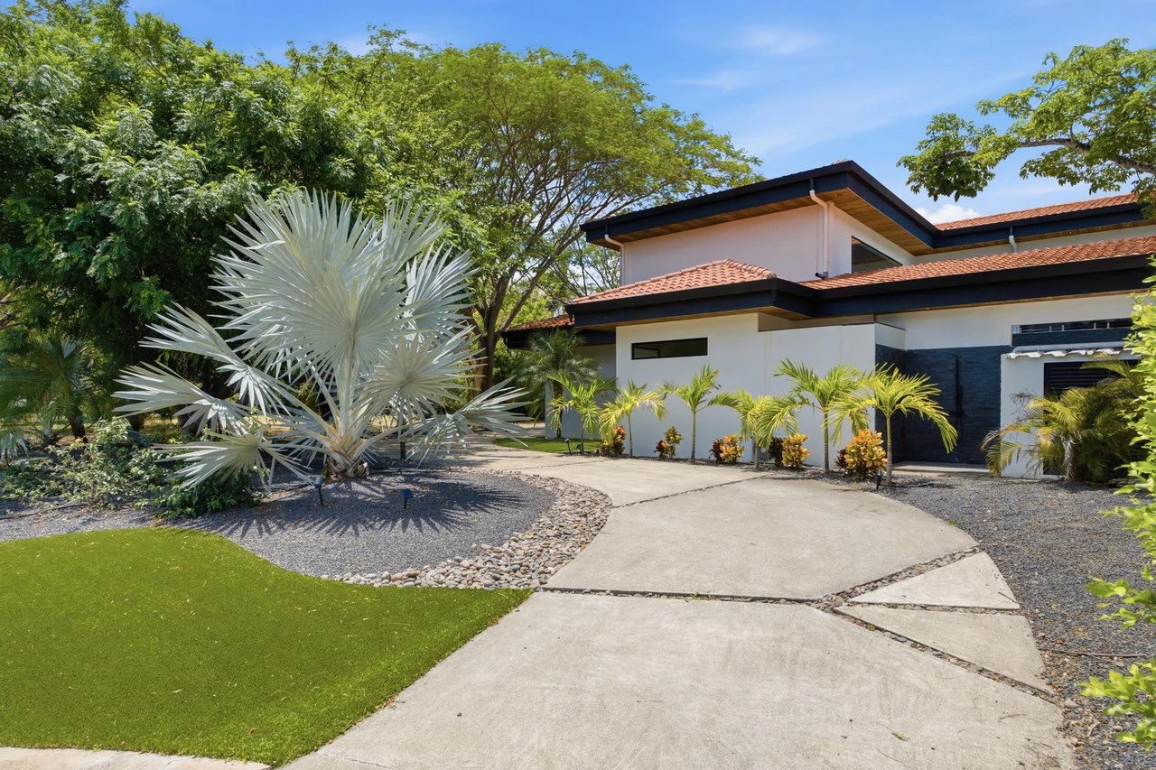 Casa La Ola Perfecta: Luxury 5-Bedroom Home with Pool Near the Beach in Hacienda Pinilla - photo 43