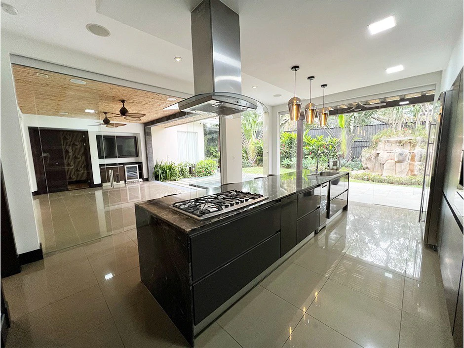 Hacienda Lindora: House For Sale in Lindora - Gallery image 12