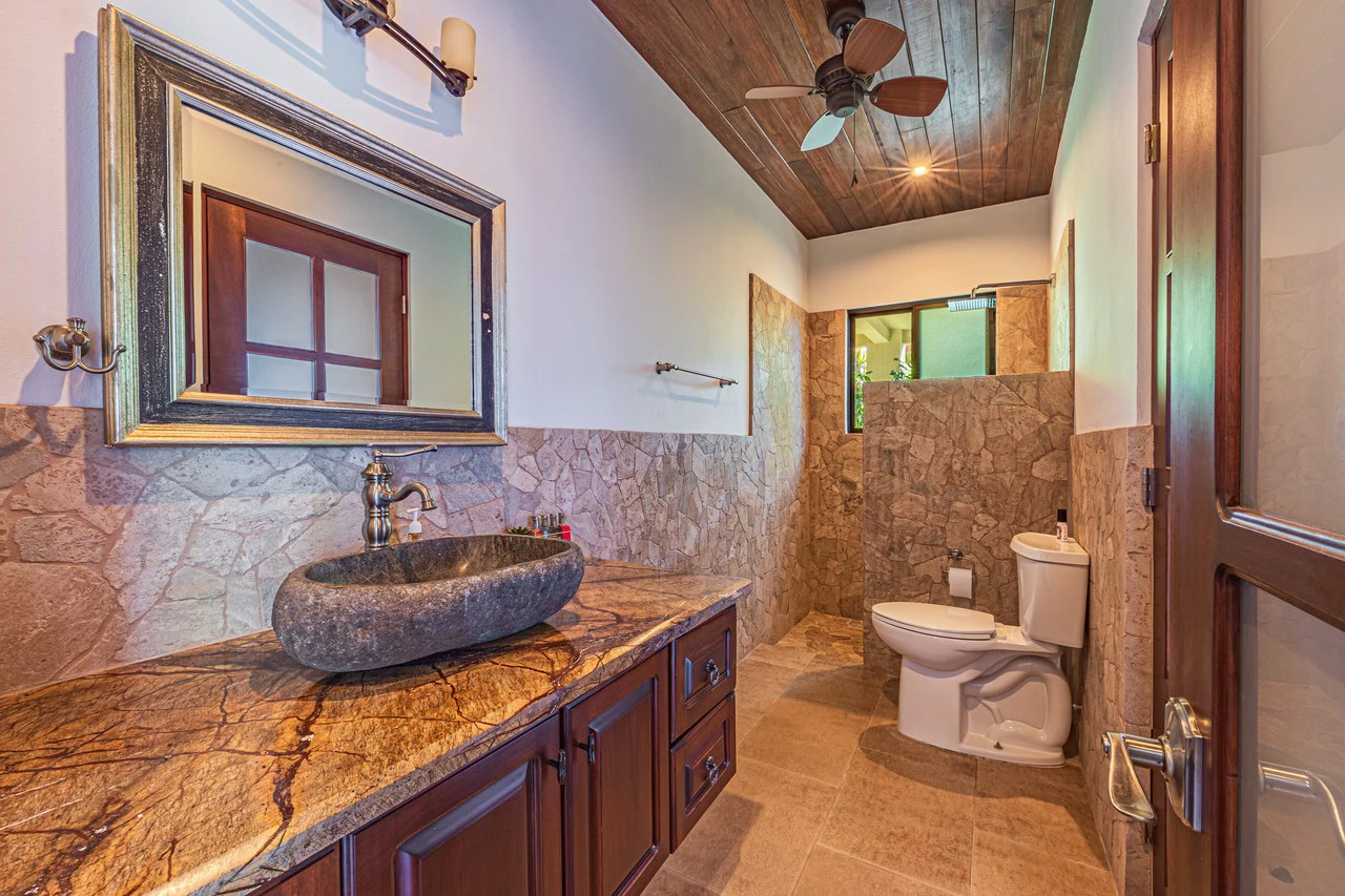 Luxurious Coastal Retreat with Ocean Views in Uvita, Costa Rica - Gallery image 27