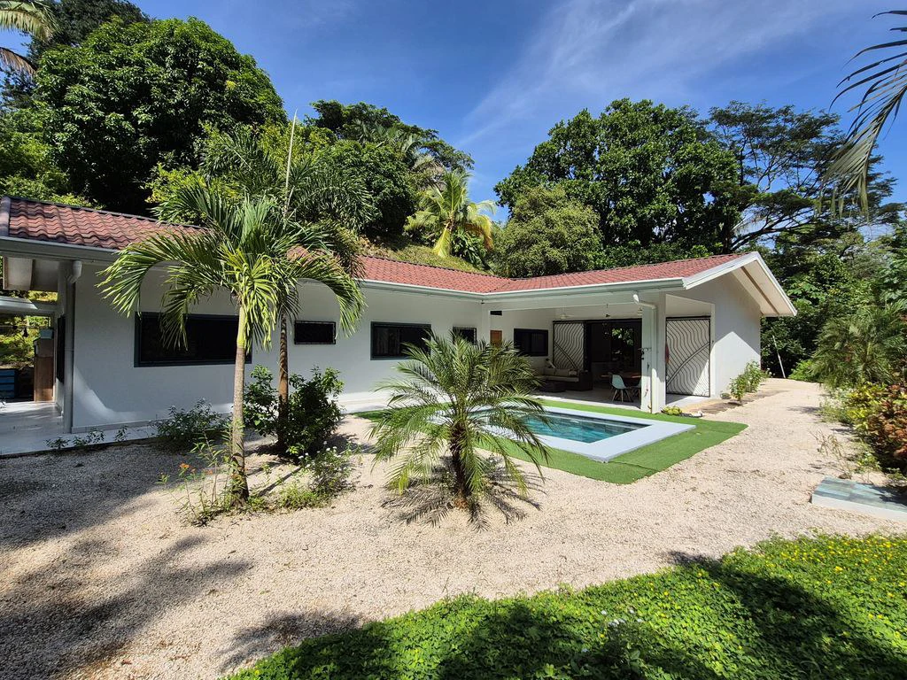 Casa Amapola: PRICE REDUCTION - Turnkey Modern Home with Pool in a Serene Tropical Setting, very close to Samara - Gallery image 2