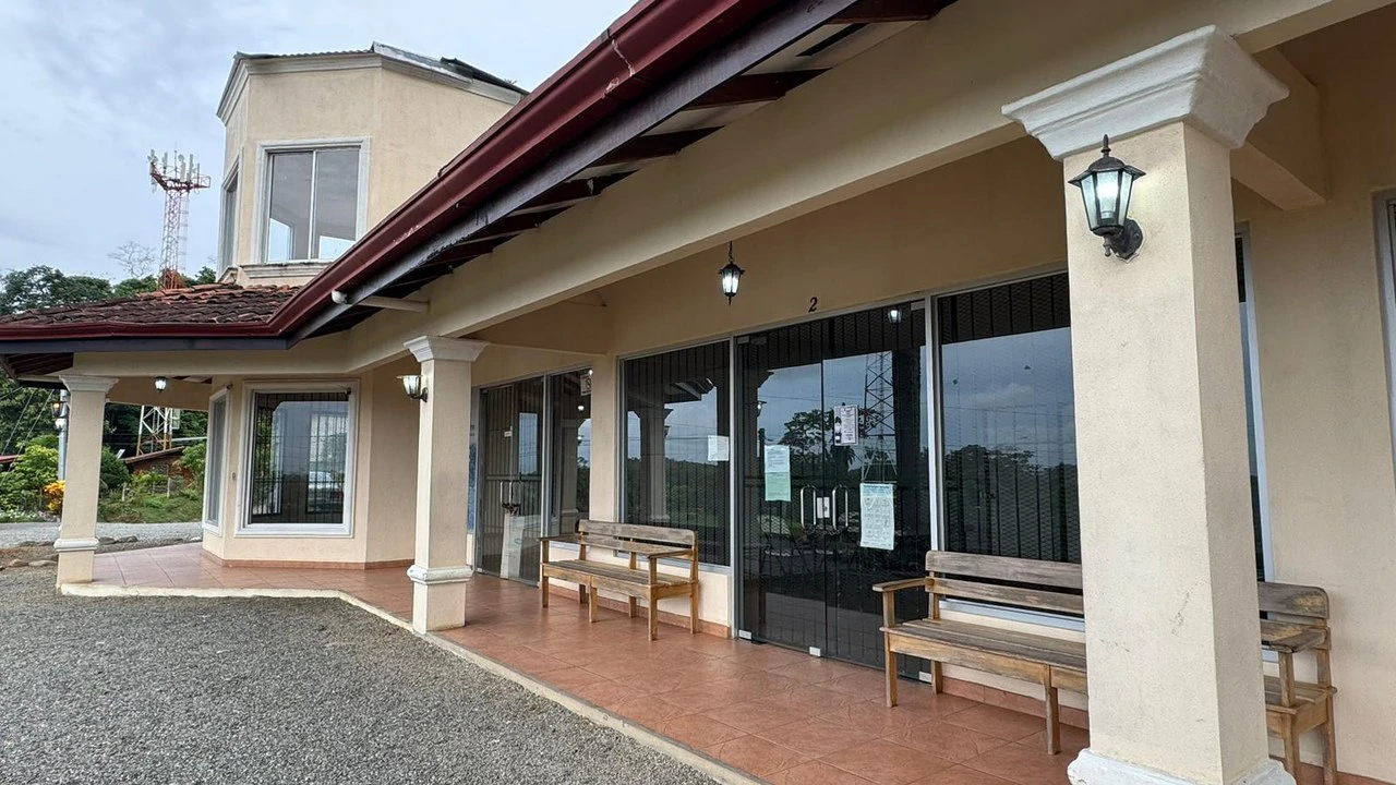 Solid investment in Limón: Consolidated commercial property in Siquirres: Mixed Use Building For Sale in Siquirres - Gallery image 8