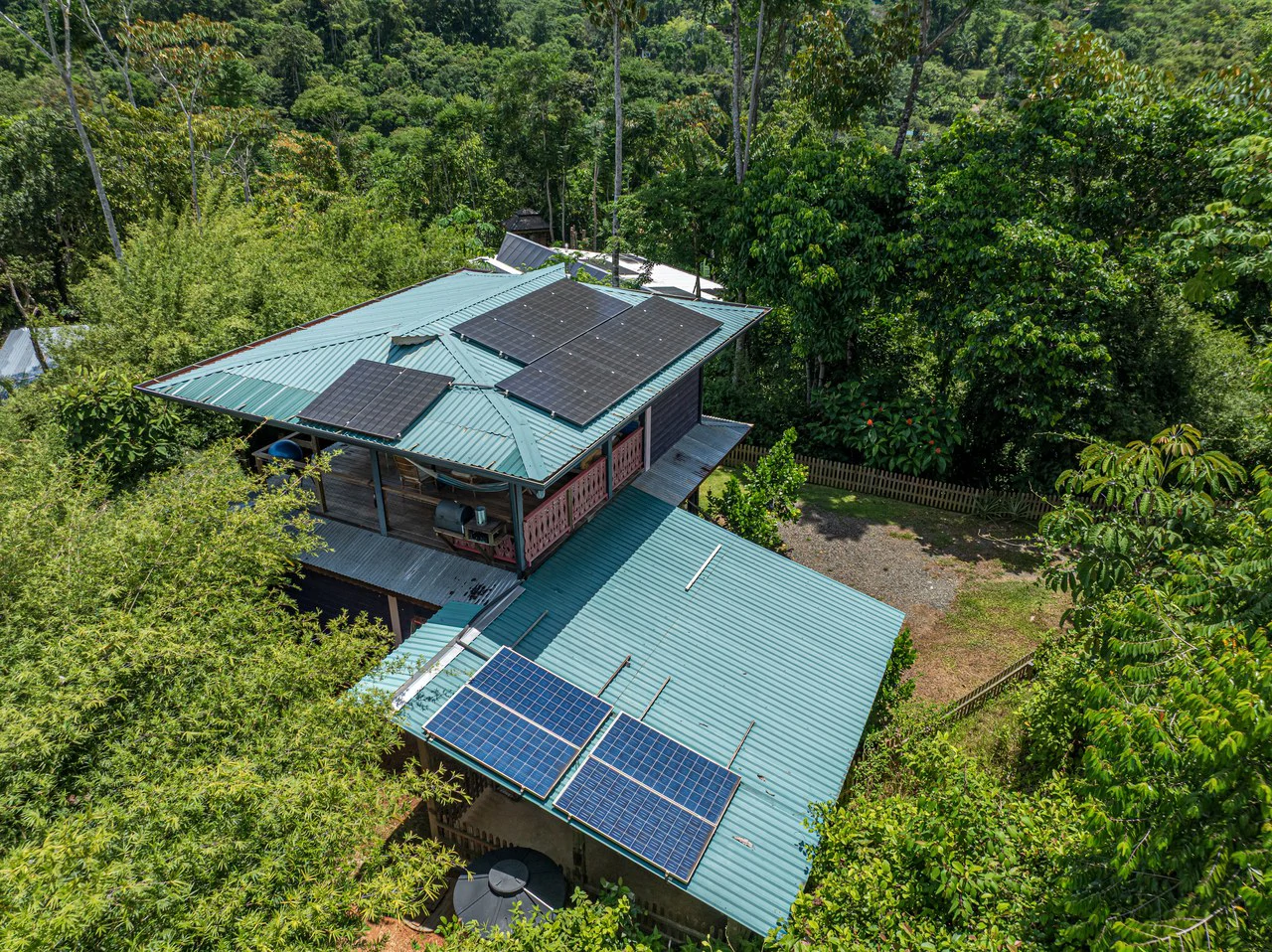 2.56 ACRES – 3 Bedroom Artistic Architectural Masterpiece, Recording Studio, Ocean View, Pool, 1 Bedroom Guest House!!! - Gallery image 14