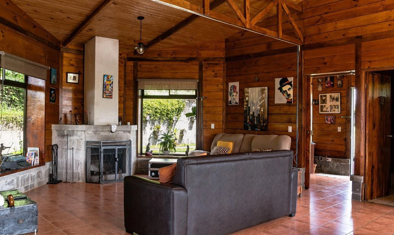For Sale – Exclusive Property with Panoramic Views and Commercial Potential - Gallery image 2