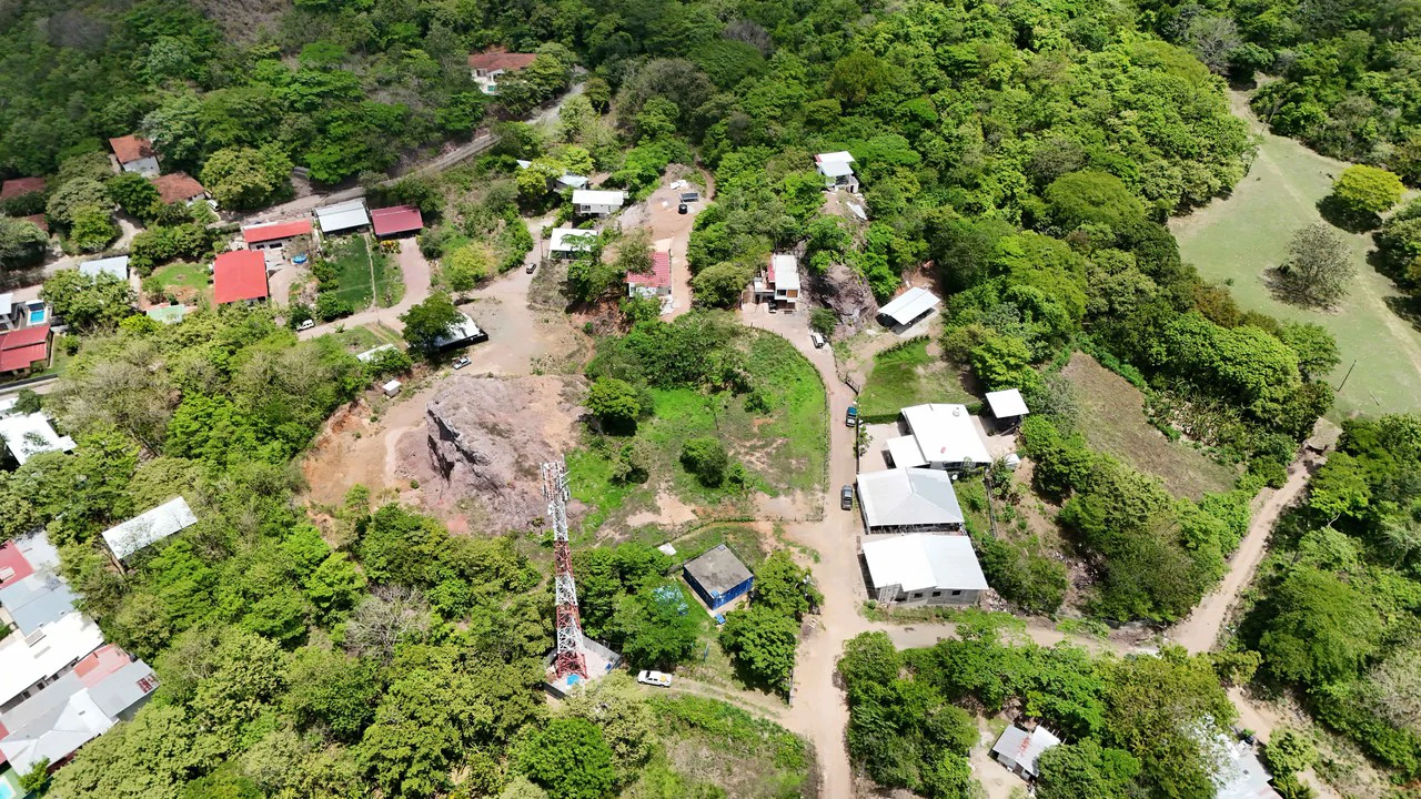 Prime 1,000m² Lot in Matapalo: 5 Mins From Playa Grande - Gallery image 2