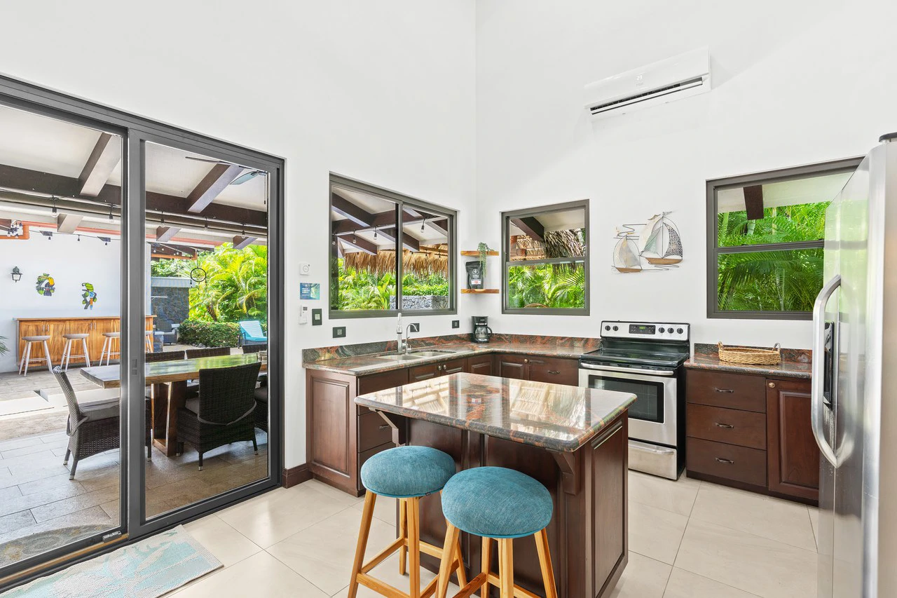 Pura Vida House: 6 bedroom 6 Bathroom Rental Juggernaut in Gated Community - Gallery image 4