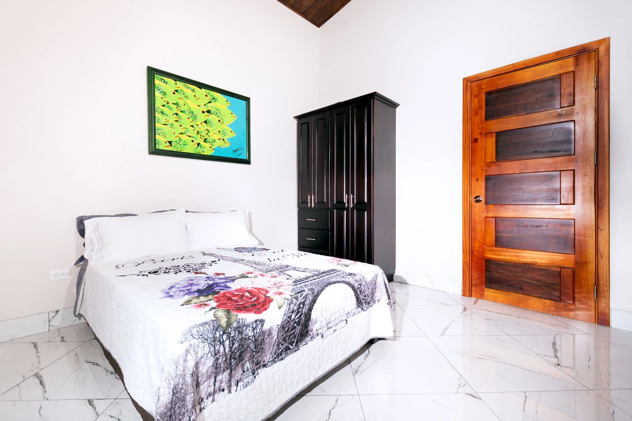 BRAND NEW 3-bedroom home, 5 minutes to Dominical Beach. - Gallery image 17