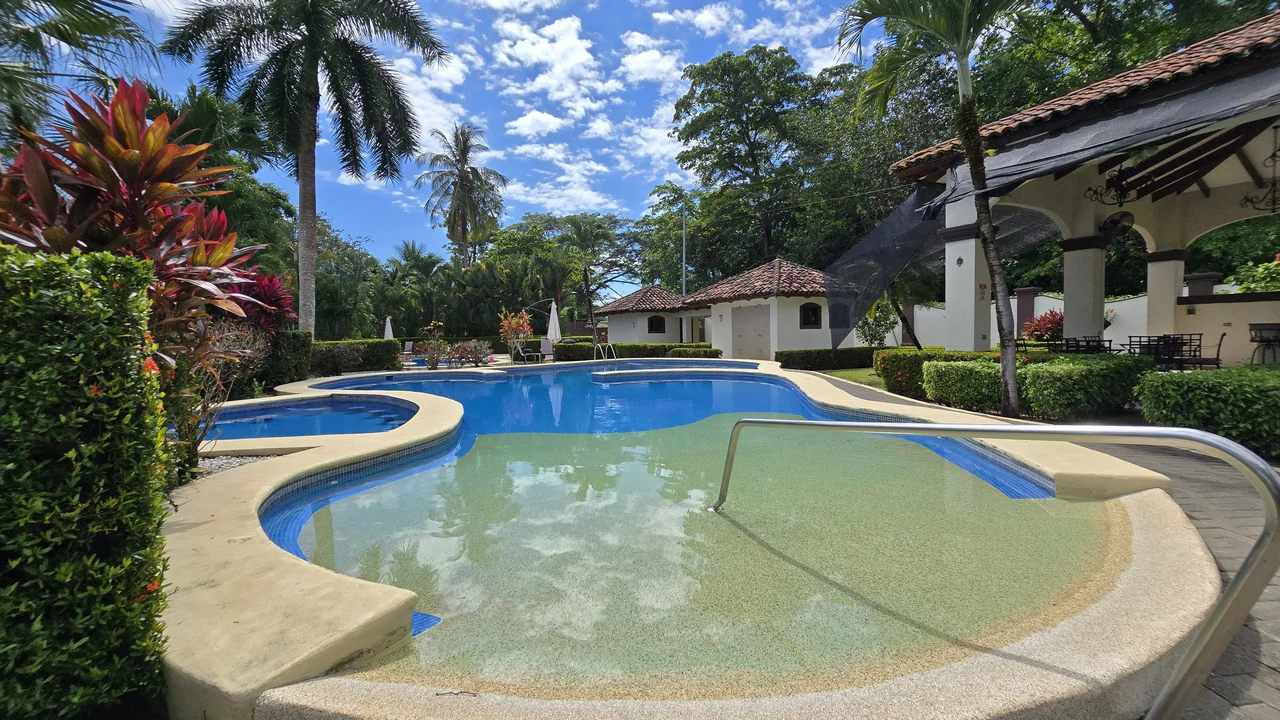 Casa Tropical: Best entry into highly sought after community! - Gallery image 11