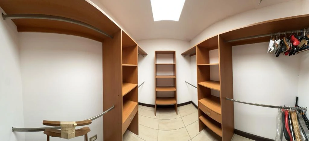 House For Sale in San Antonio - Gallery image 15