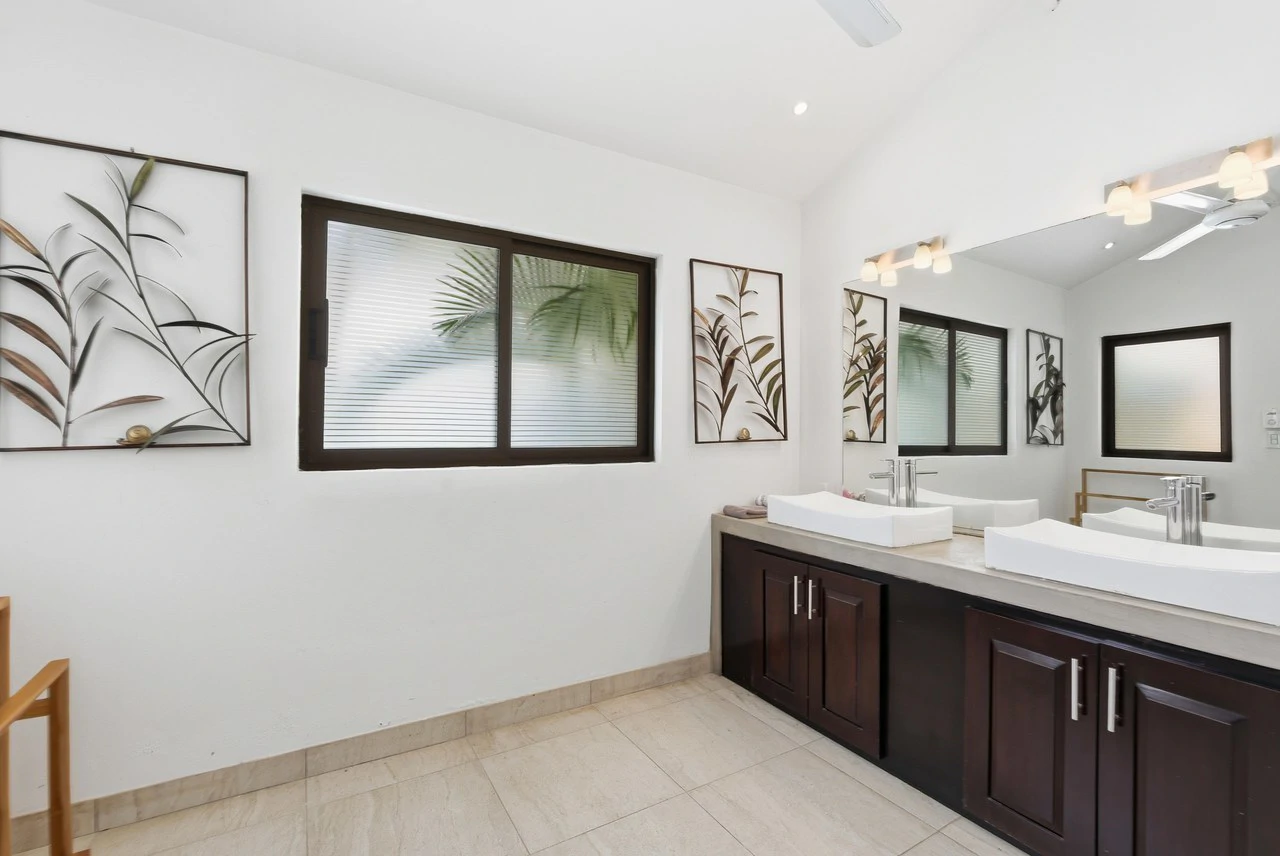 Casa Plumeria: Tropical 4-Bedroom Retreat with Pool Just Steps to Potrero Beach - Gallery image 10