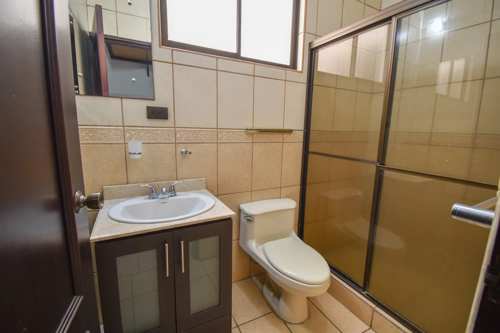 Excelente Oportunidad Propiedad con 2 casas en Trejos Montealegre: House For Sale in Trejos Montealegre - Gallery image 17
