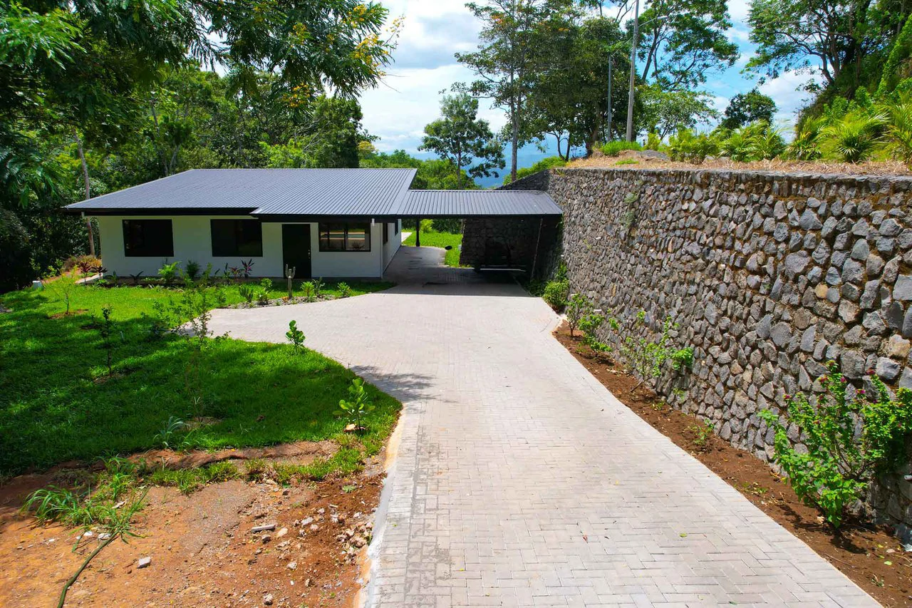 New Home for Sale in Atenas, Costa Rica with Private Pool and Tropical Surroundings - Gallery image 4