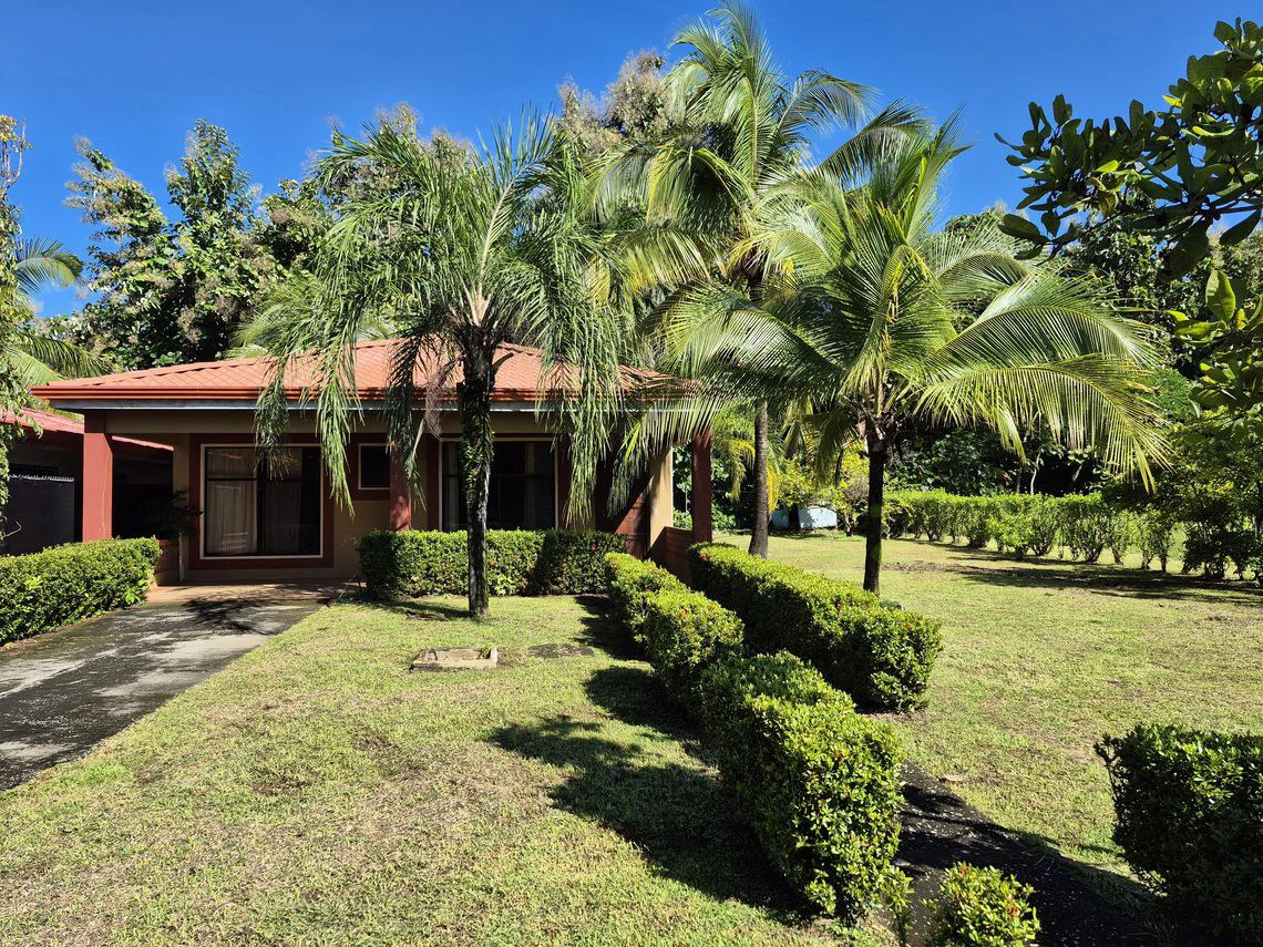 Casa Ora: Price Reduction - Charming Renovated Home with Expansion Potential, Close to All Amenities.