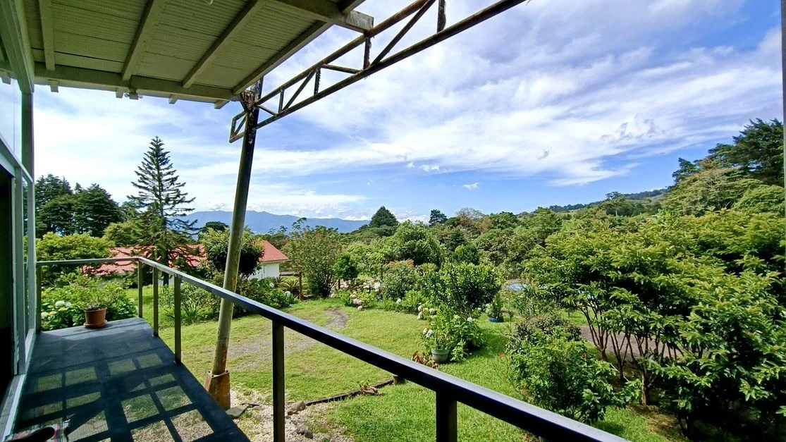 House for sale in Costa Rica: Unique Industrial style house for sale in San Isidro Heredia - Gallery image 6