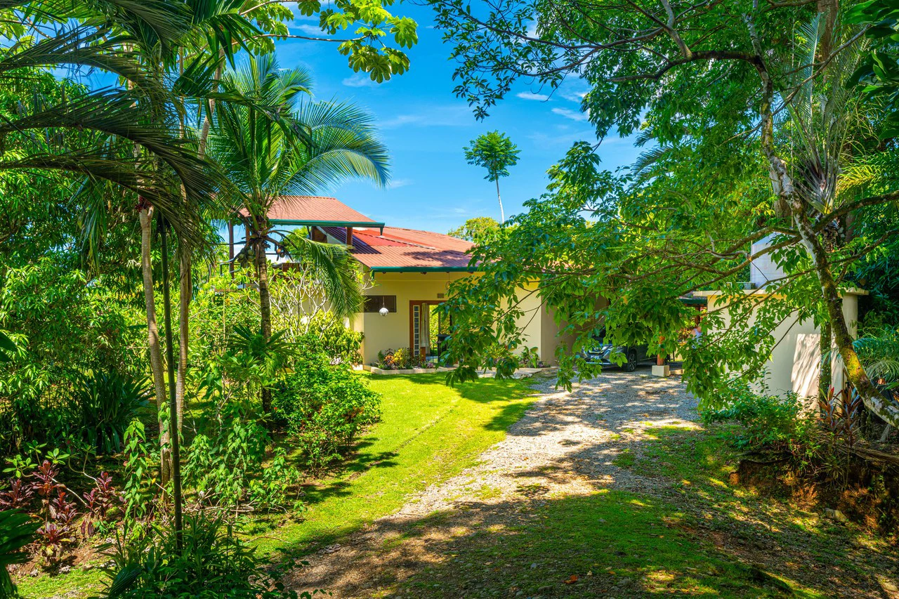 Casa Única -: Ocean View Oasis with Commercial Potential in the Heart of Uvita - Gallery image 26