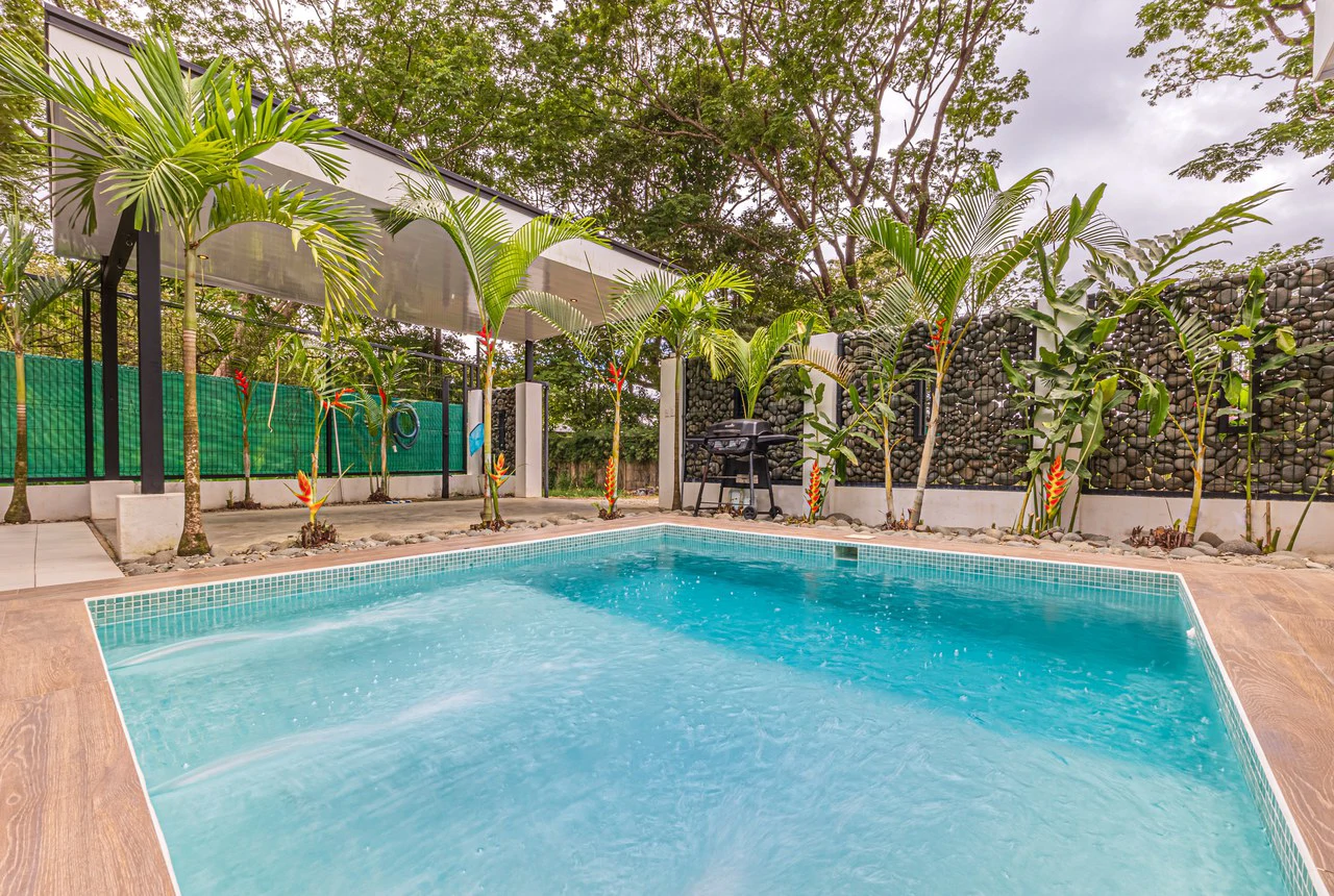 Comfortable 3-Bedroom Pool Home Near Beaches, Parks, and Restaurants - Gallery image 16