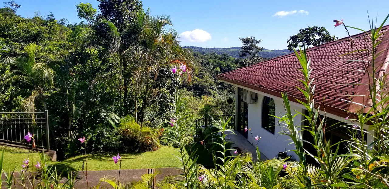 Designer Villa: Stunning designer Villa on 2 acres of land