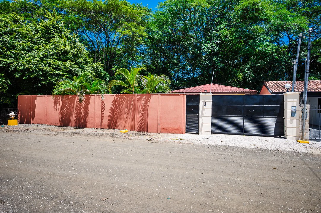 Casa Venturini: Charming Single-Family Home with Quality Finishes, Private Pool & Expansion Opportunity - Gallery image 27