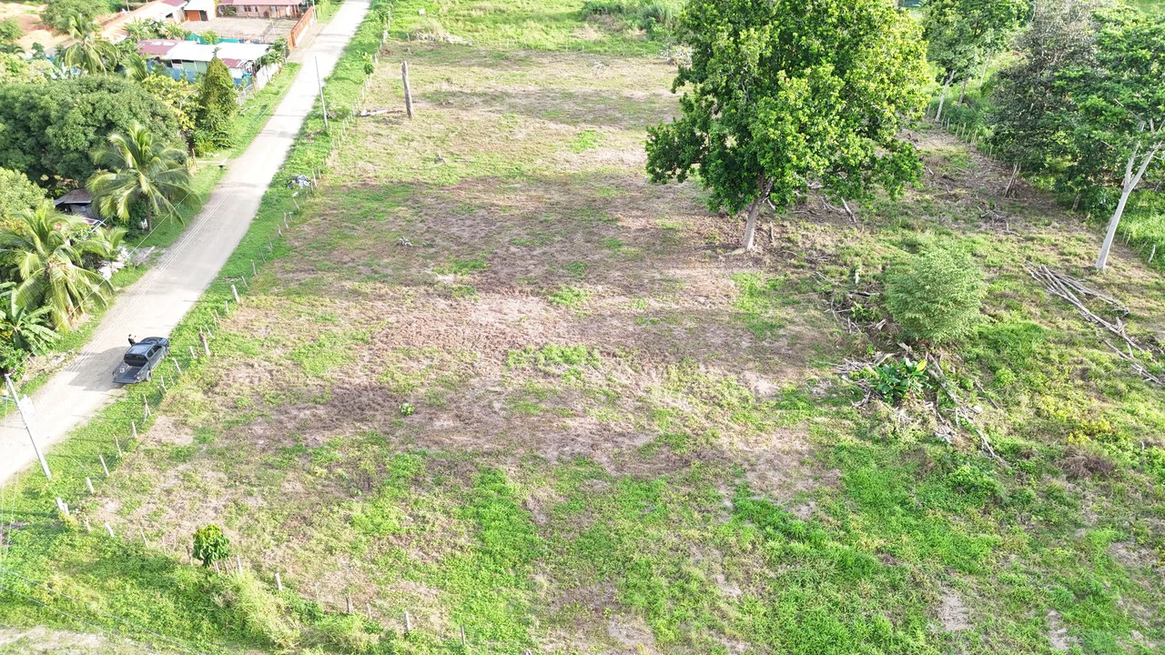 COMMERCIAL LOT IN CORONADO! MAIN HIGHWAY, 1.6 ACRES!: Mountain Home Construction Site For Sale in Puerto Cortés - Gallery image 7