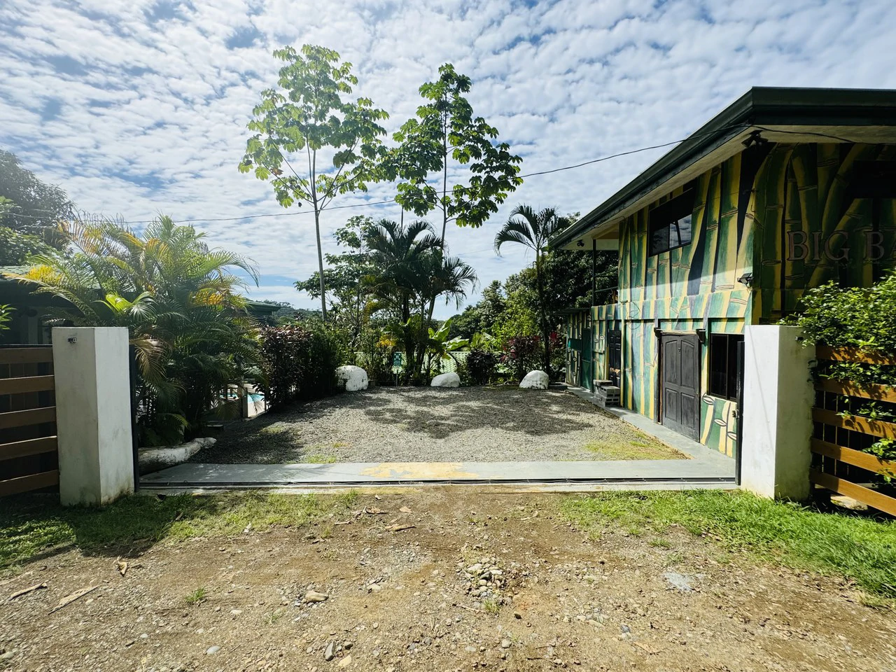 Downtown Uvita Commercial Room Rentals with Restaurant - Gallery image 9