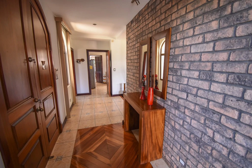 House For Sale in San Rafael - Gallery image 13