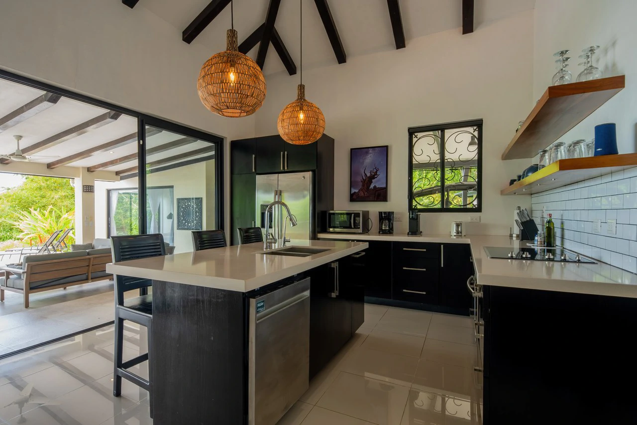 6.45 ACRES – 3 Bedroom Luxury Ocean View Home Surrounded By Vibrant Rainforest And Wildlife!!! - photo 33