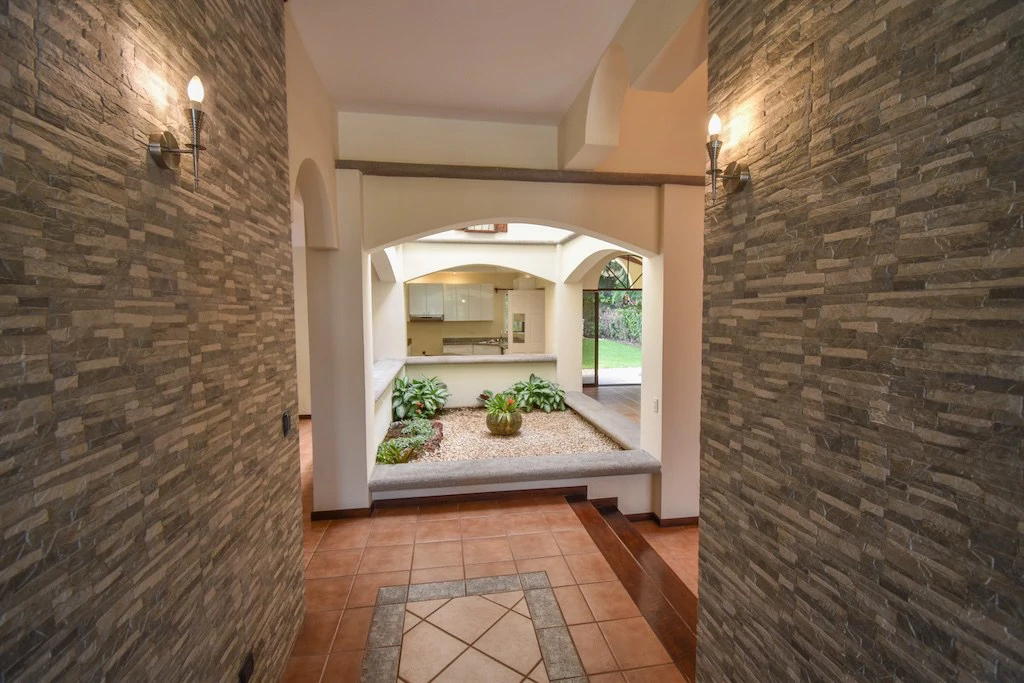 House For Sale in Pozos - Gallery image 4