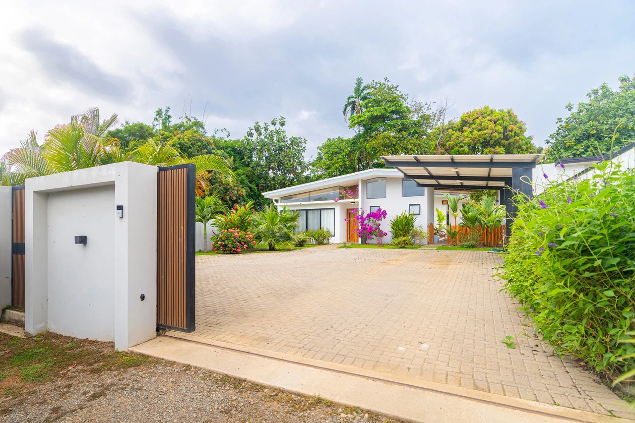 Casa Cola Ballena: Modern new construction, walk to the beach, Best in class location - Gallery image 5