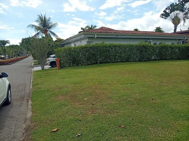 Fantastic Lot in Costa del Sol: At the end of the street, walking distance to the beach! - photo 3